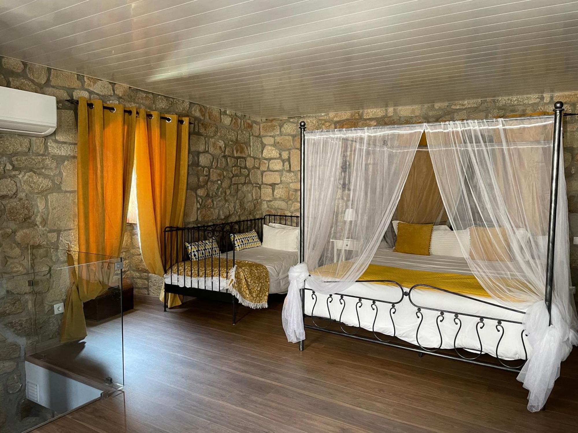 Solar Sampaio E Melo Bed & Breakfast Trancoso Exterior photo